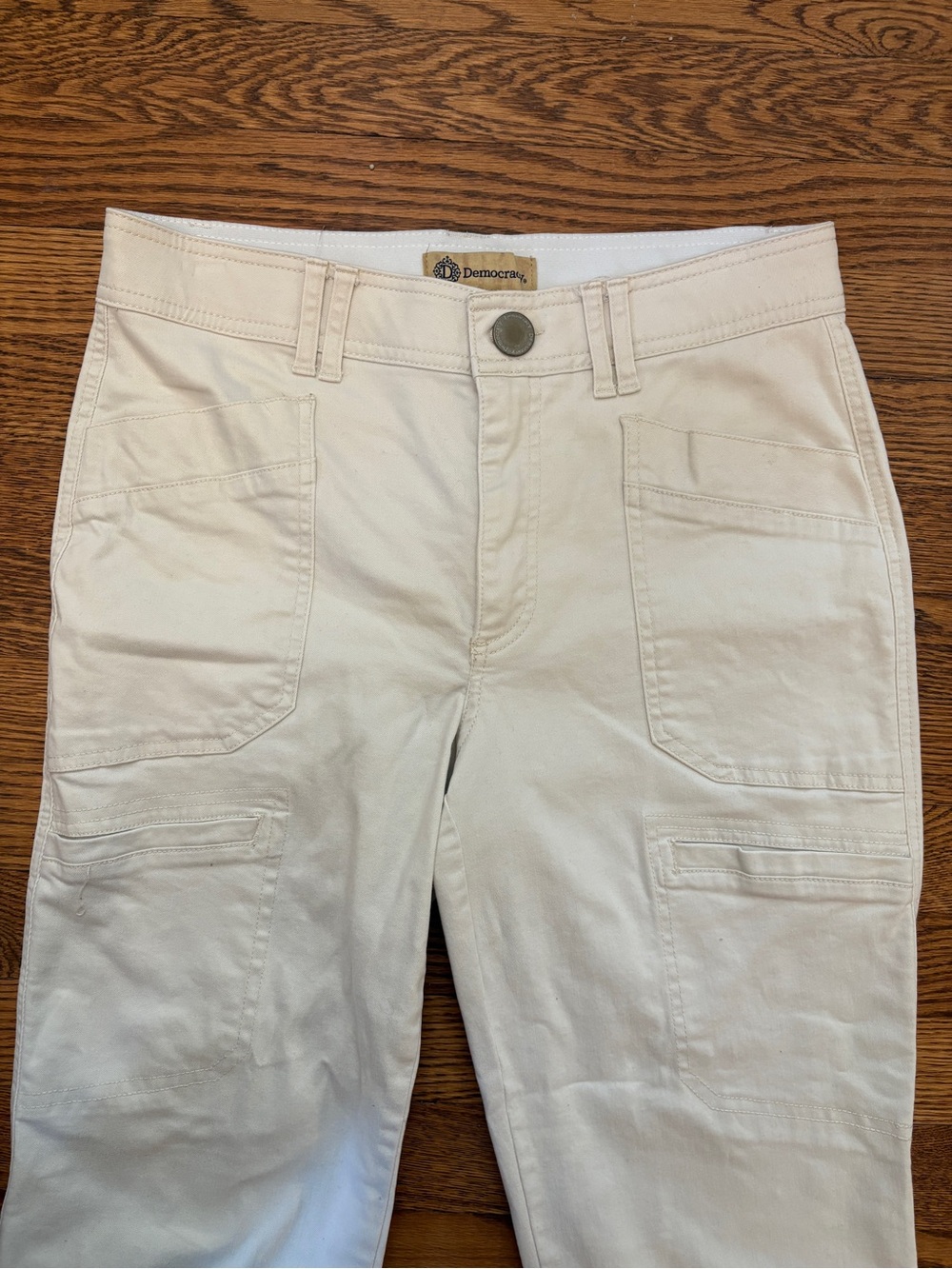 Democracy Woman’s Cream White Flattering Pants